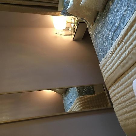 Leafy Suburban Bed And Breakfast Northwood  ภายนอก รูปภาพ