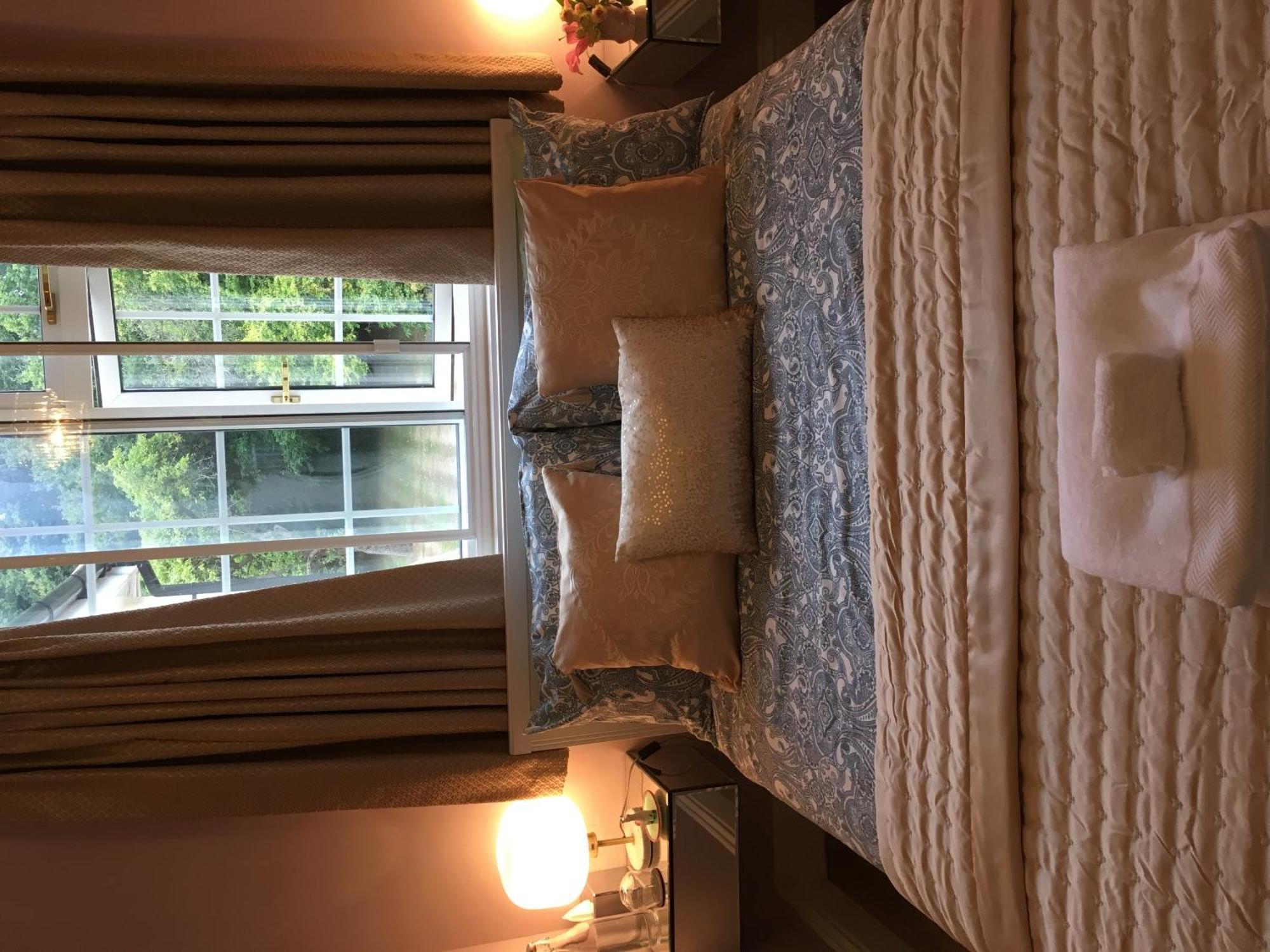 Leafy Suburban Bed And Breakfast Northwood  ภายนอก รูปภาพ
