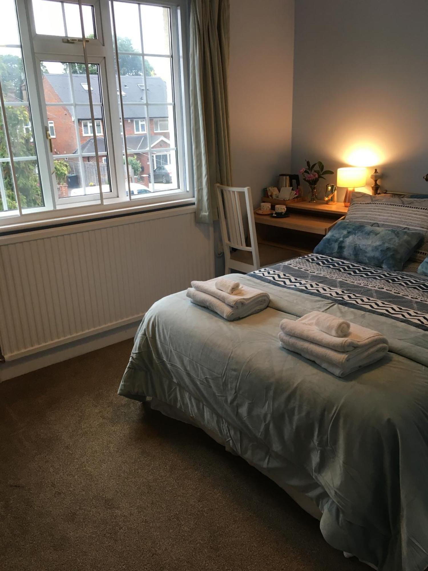 Leafy Suburban Bed And Breakfast Northwood  ภายนอก รูปภาพ