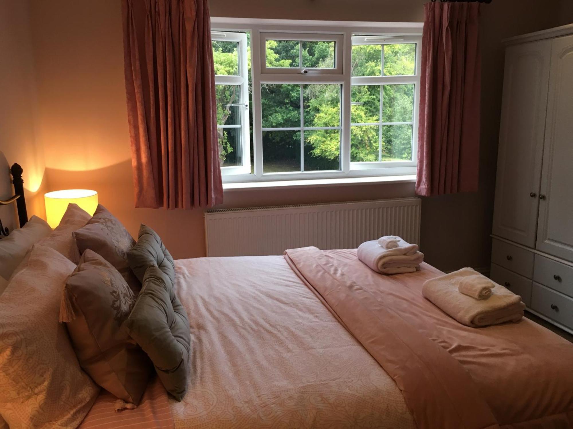 Leafy Suburban Bed And Breakfast Northwood  ภายนอก รูปภาพ
