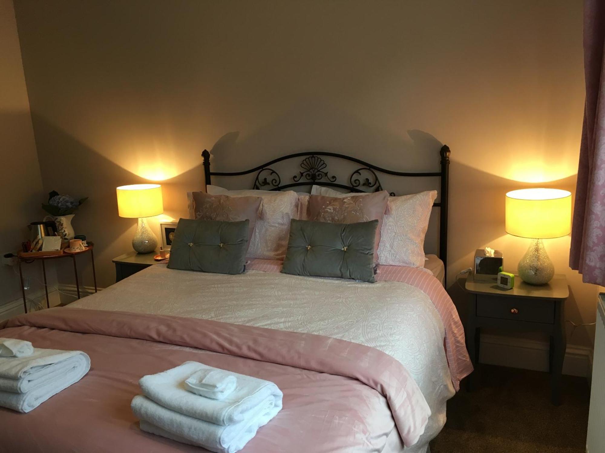 Leafy Suburban Bed And Breakfast Northwood  ภายนอก รูปภาพ