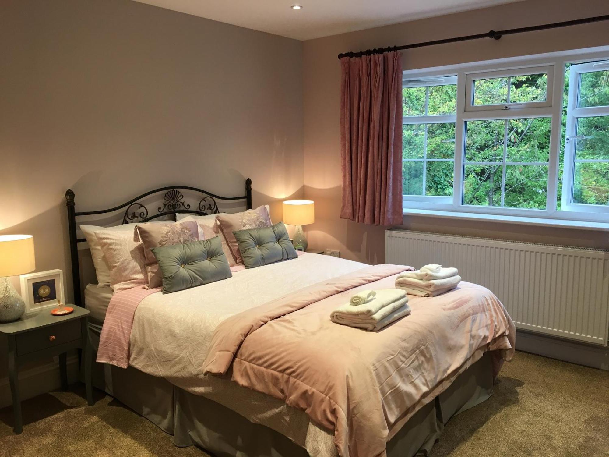 Leafy Suburban Bed And Breakfast Northwood  ภายนอก รูปภาพ