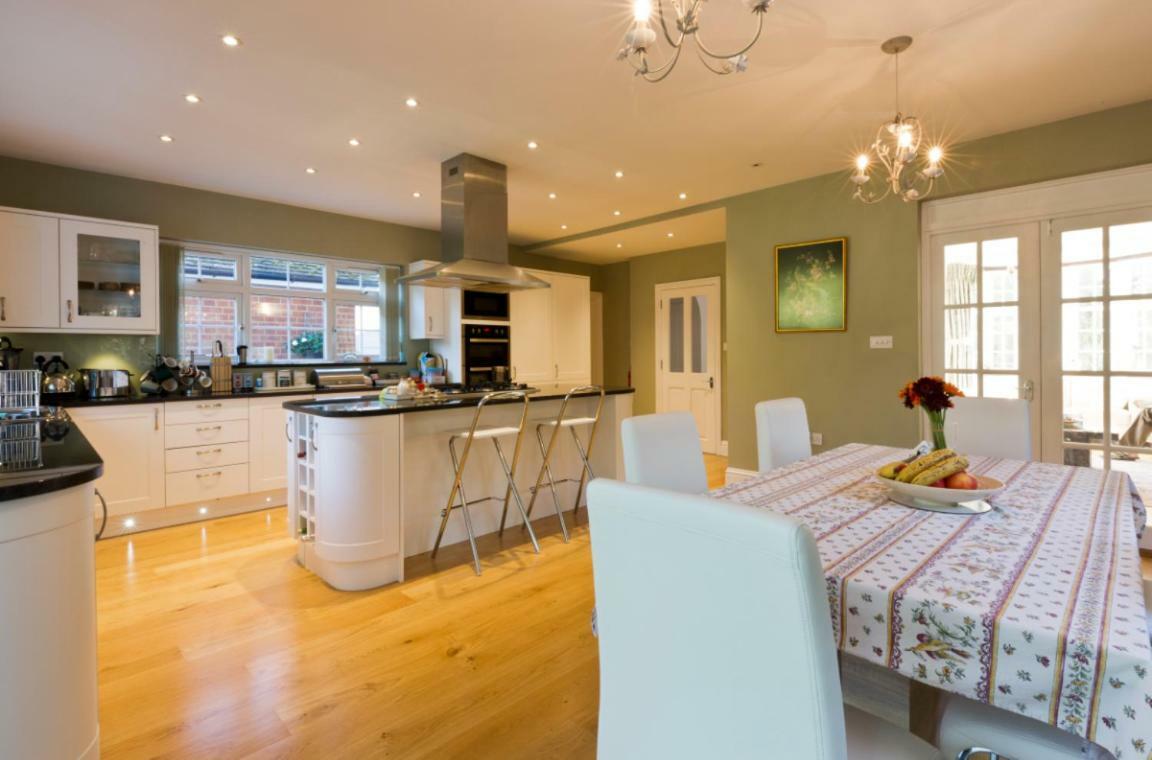 Leafy Suburban Bed And Breakfast Northwood  ภายนอก รูปภาพ